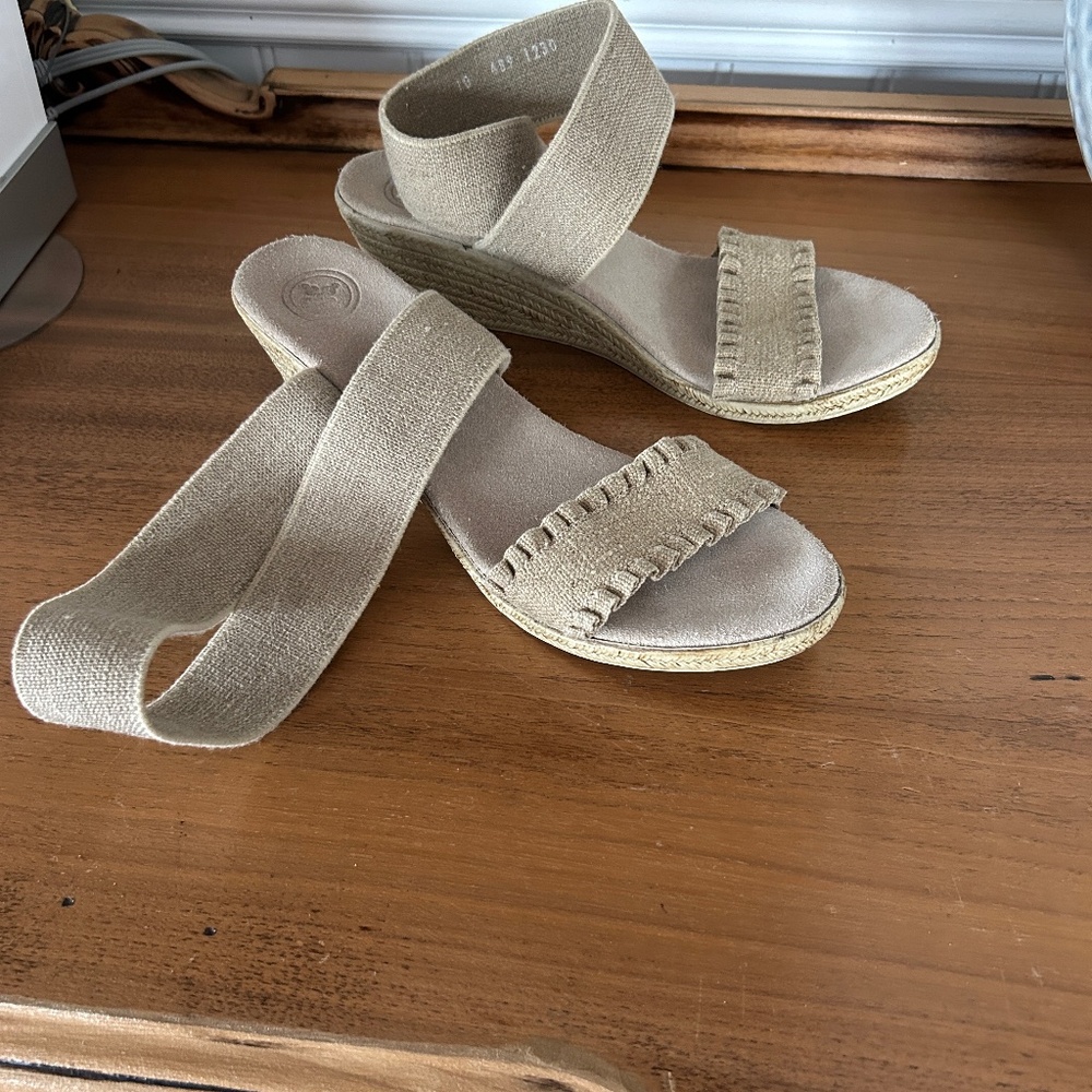 Charleston Shoe Compoany Sandals Size 10 tan
